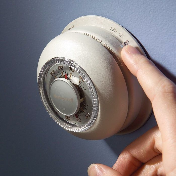 How to remove dust from air