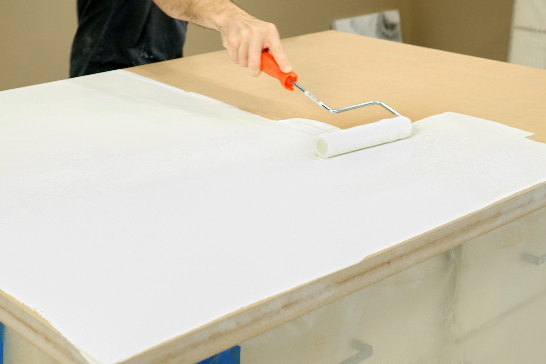 Applying primer on Wood 