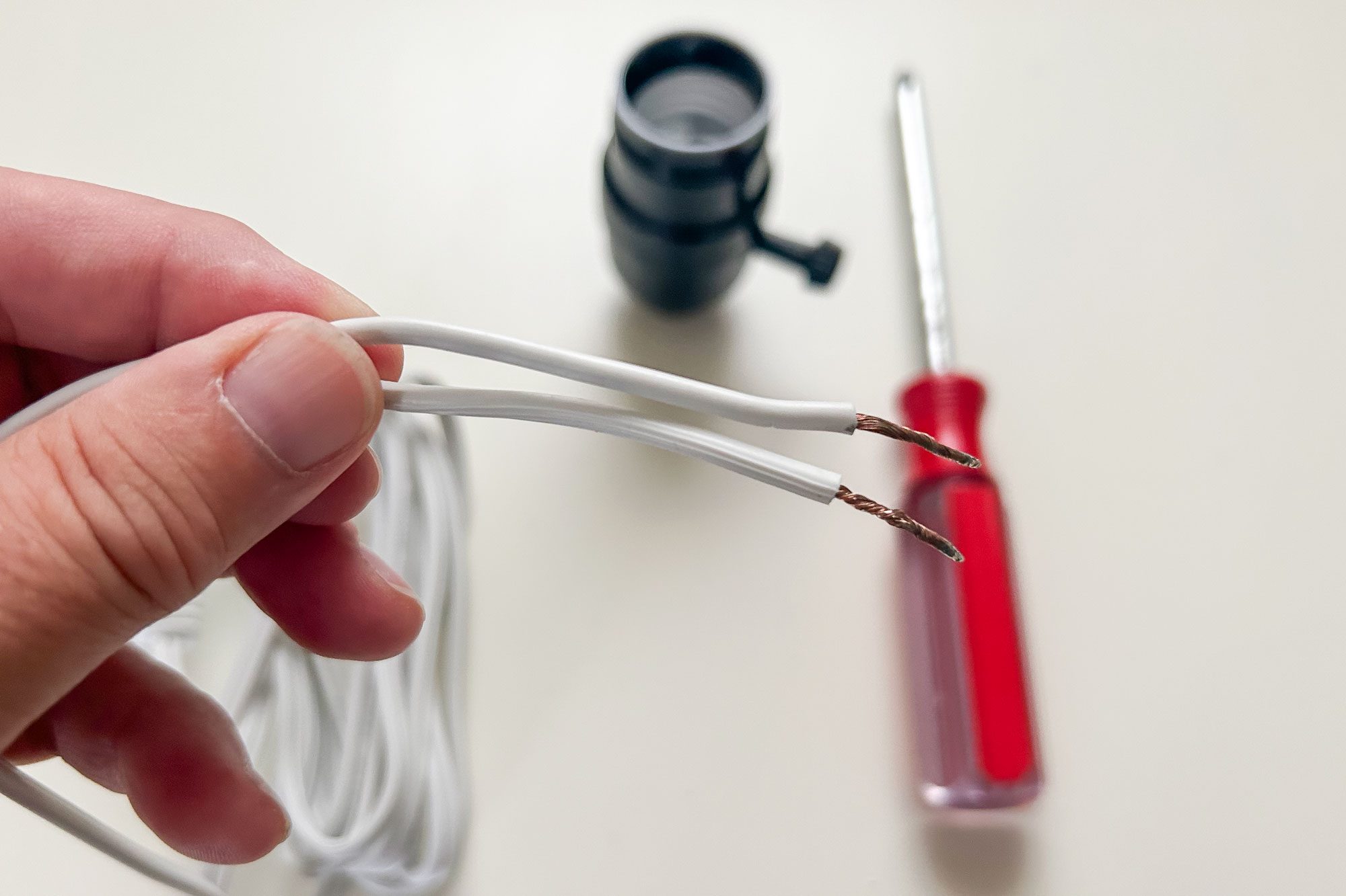 Identifying hot and neutral wires, How To Wire A Light Socket In A Lamp Ally Childress For Family Handyman Lamp Socket Ribbed And Smooth Wires Ksedit