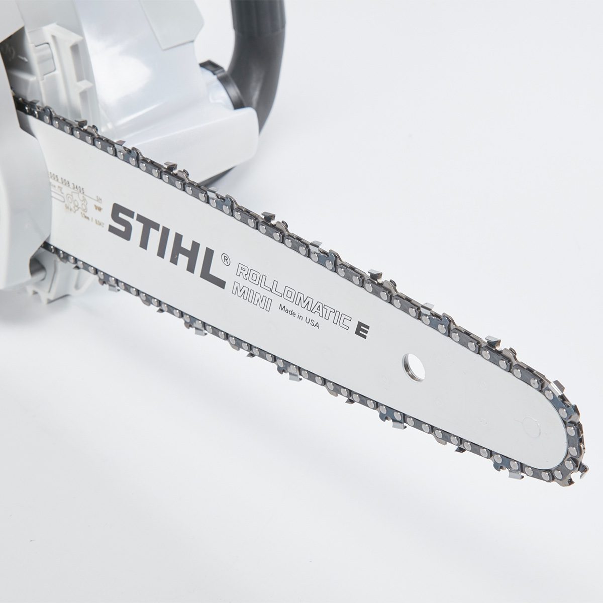 A chainsaw bar with a sharp chain is positioned against a neutral background, labeled with 