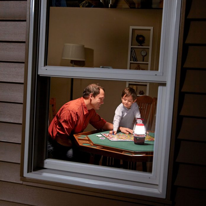 fh13mar_536_60_032-1200x1200 family playing board game during a power outage