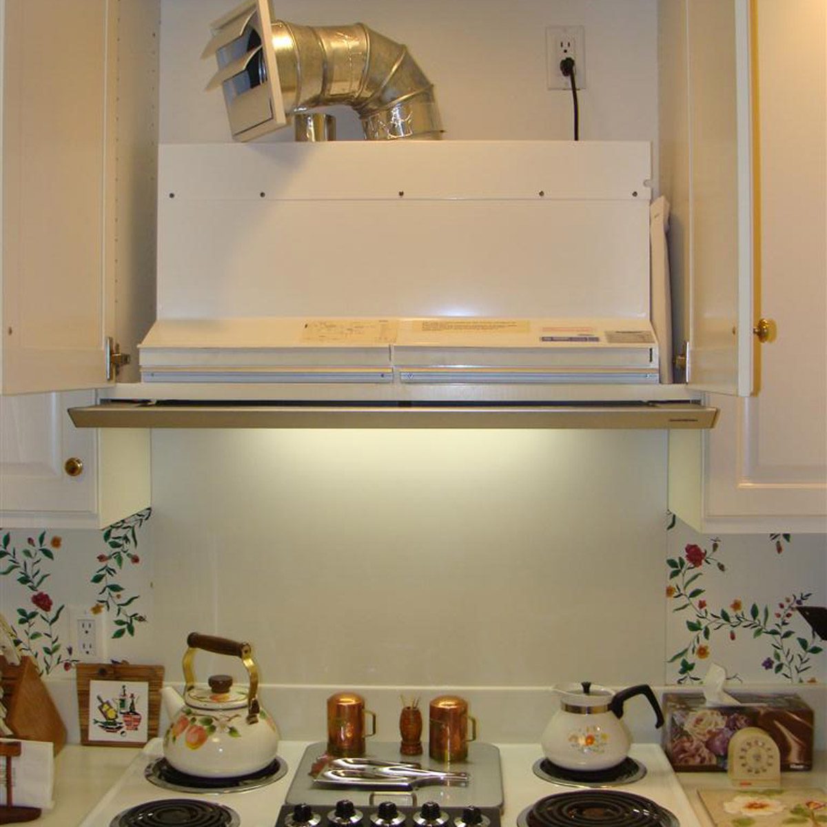 Ceiling kitchen venting