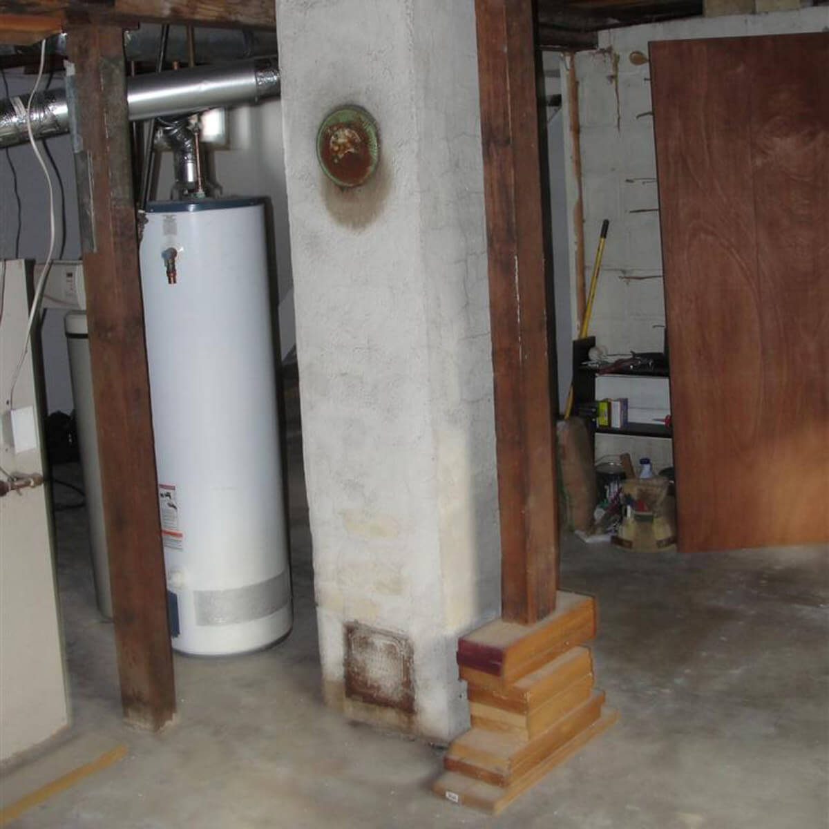 Who needs a steel post-of the right length-that’s anchored, or something?