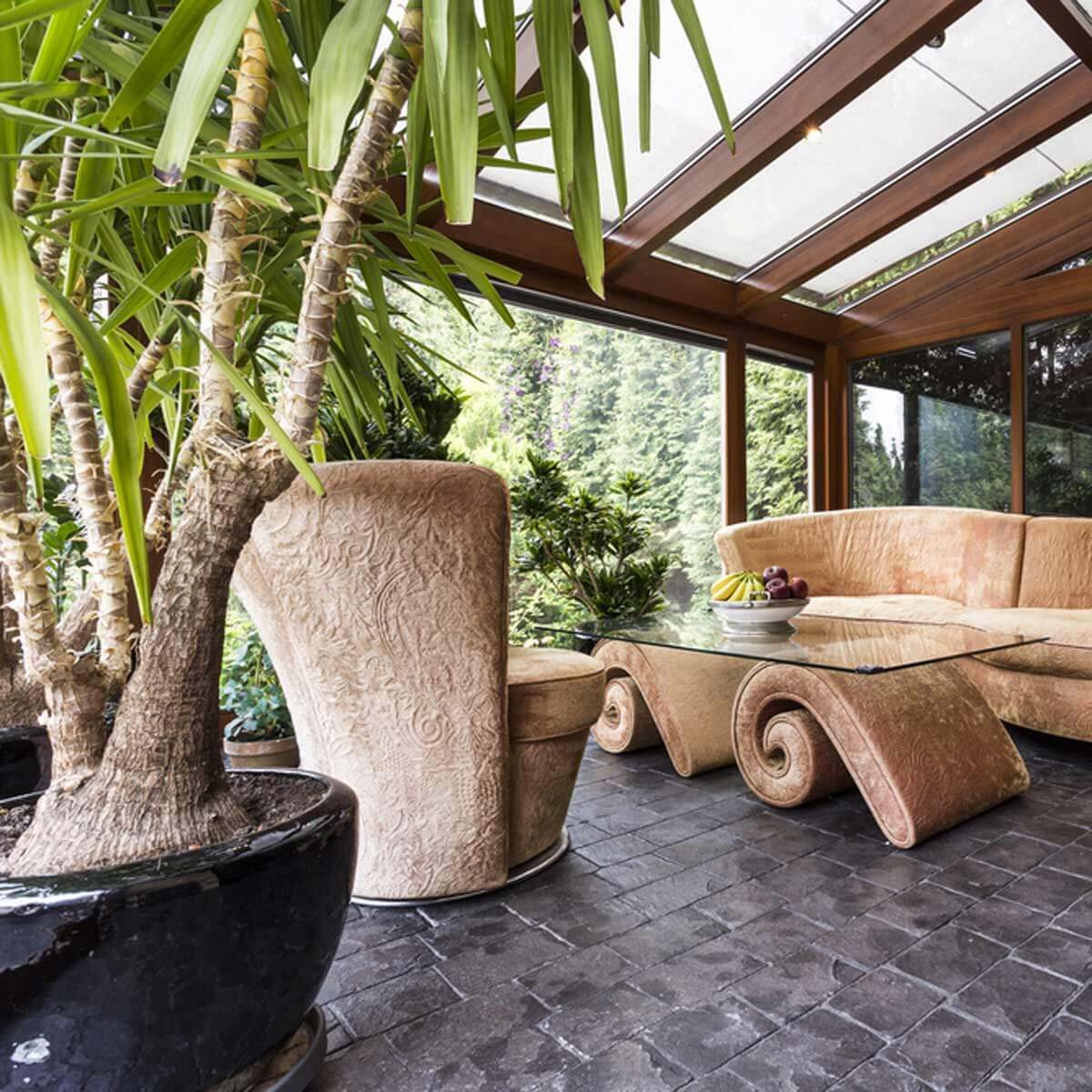 dfh13_shutterstock_656471947 tropical sun room patio