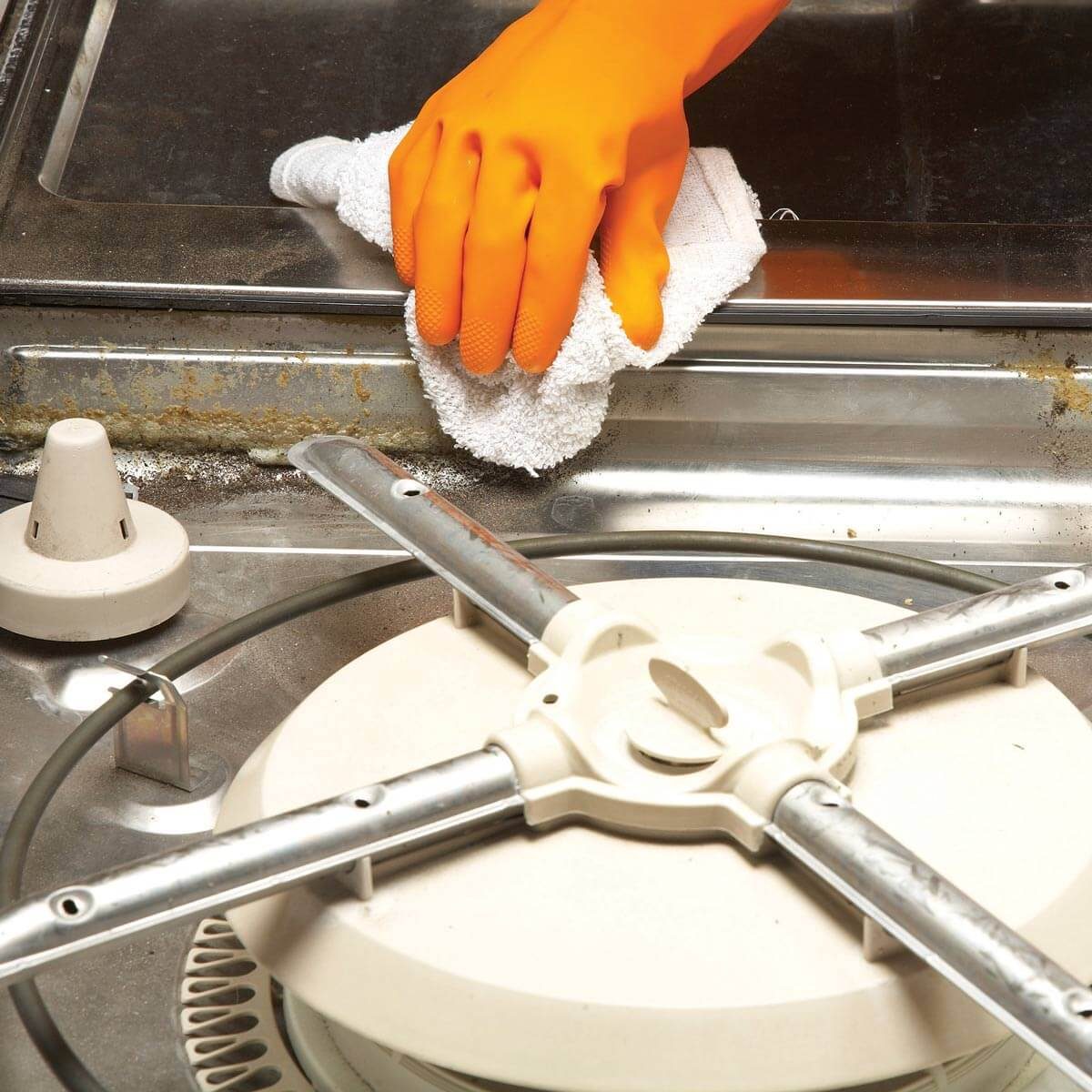 FH10NOV_513_05_026 clean the dishwasher