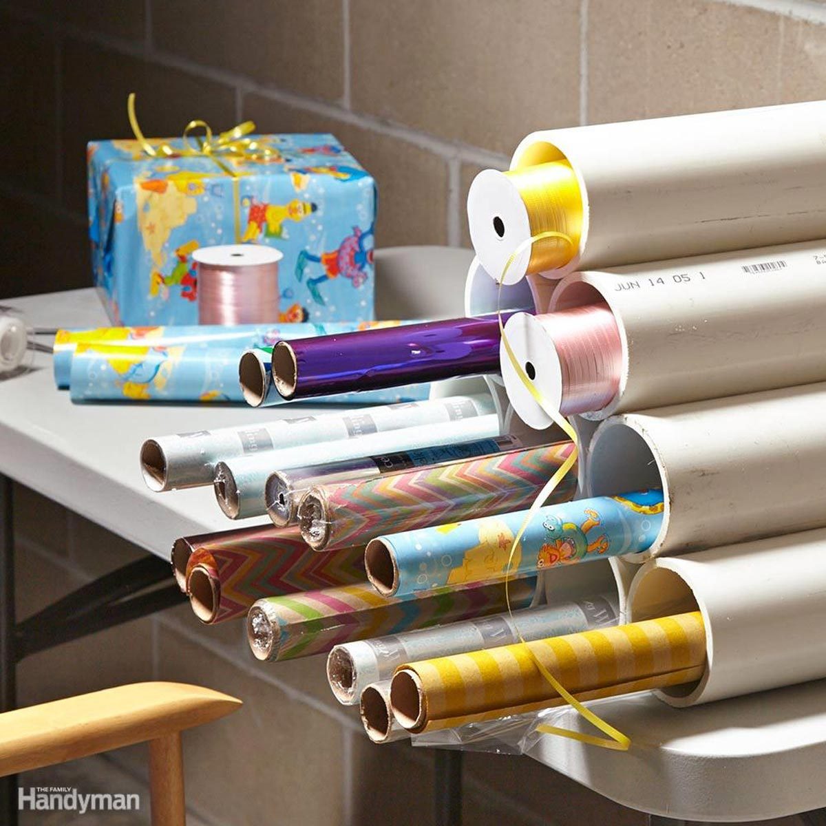 FH14JAU_550_08_006 gift wrap pvc pipe storage
