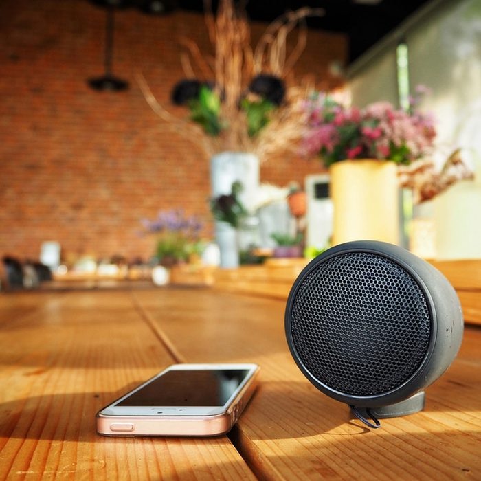 dfh12_shutterstock_675662026 phone bluetooth speaker
