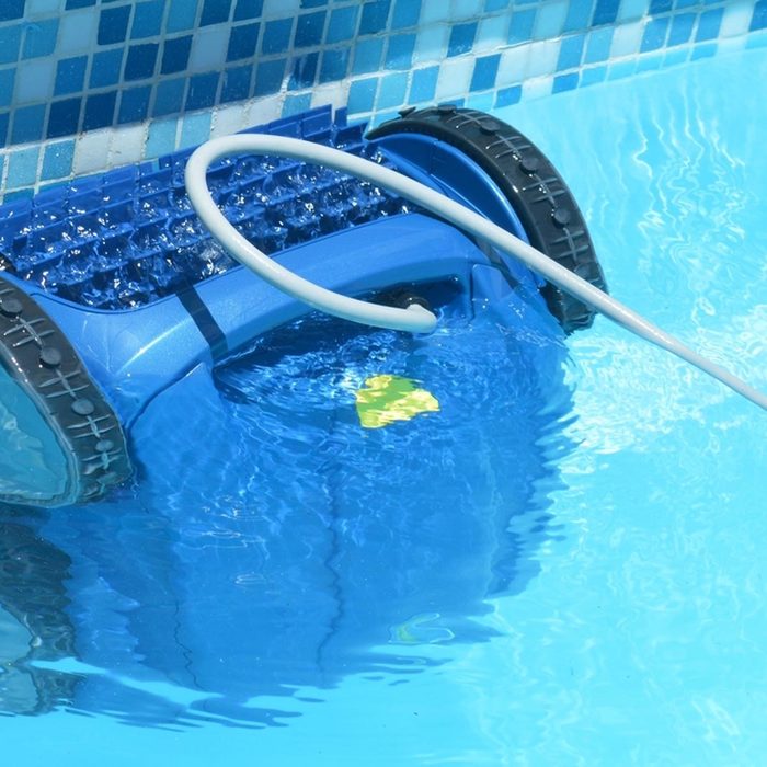 dfh26_shutterstock_439410613 robotic pool cleaner