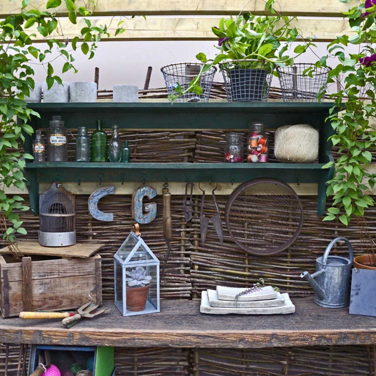 dfh7_shutterstock_561651205 Potting Bench gardening