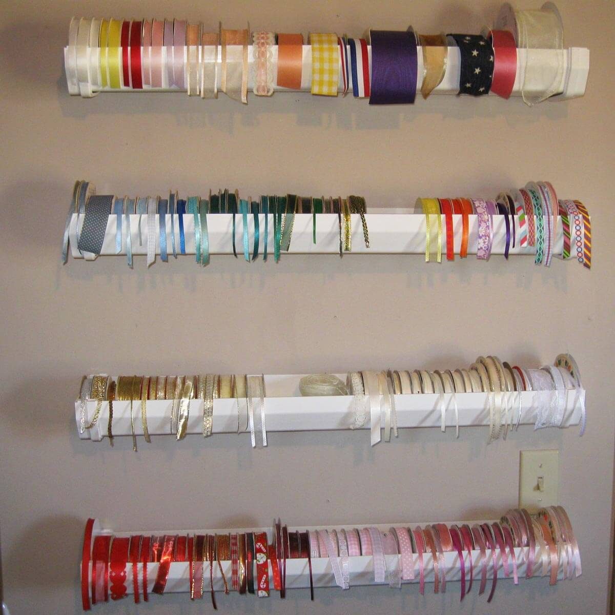 dfh7_rain-gutter-ribbon-holder