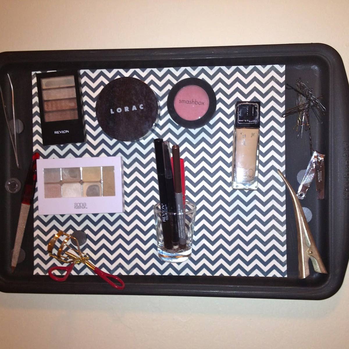 makeup-organizer-magnet