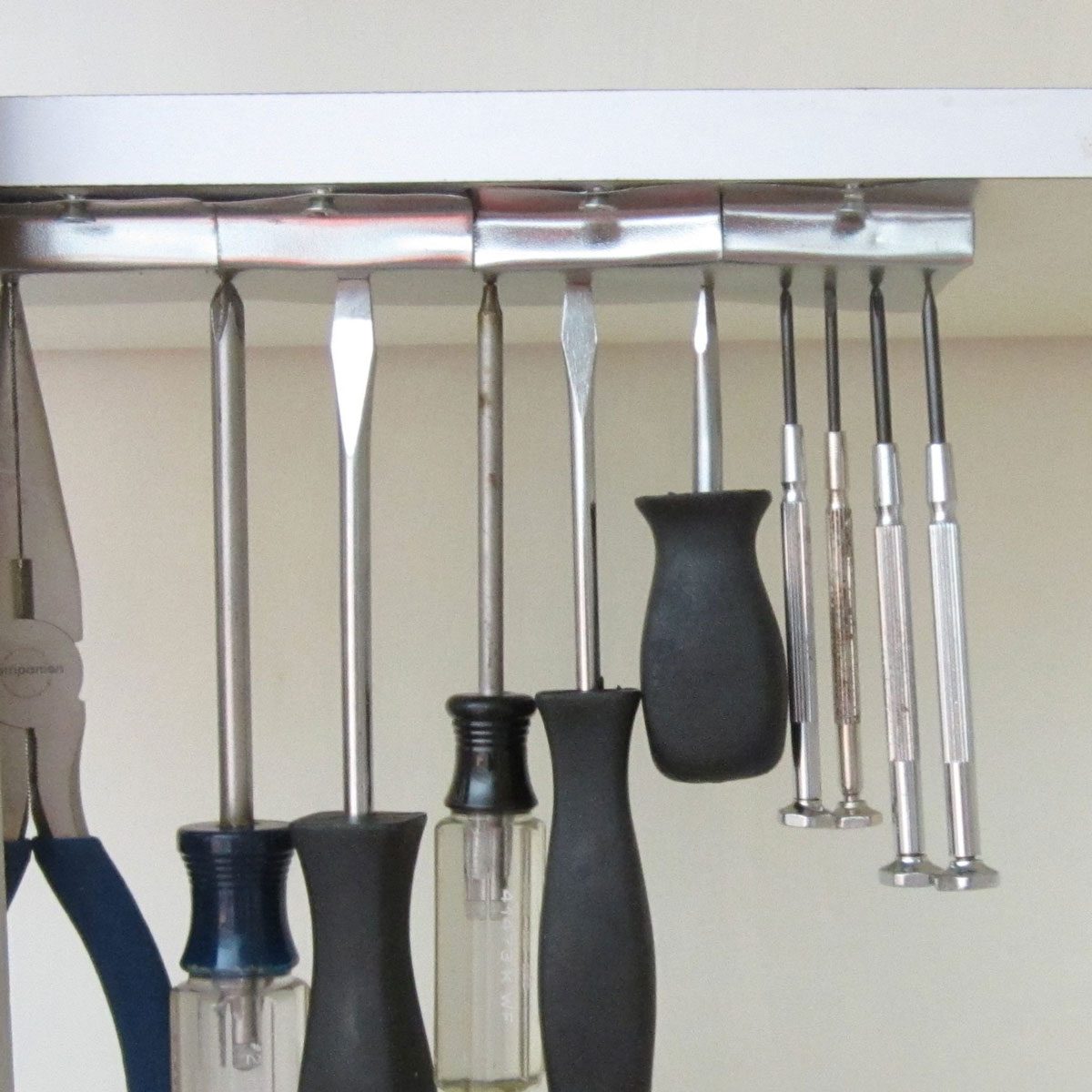 workshop-magnetic-strip-for-tools