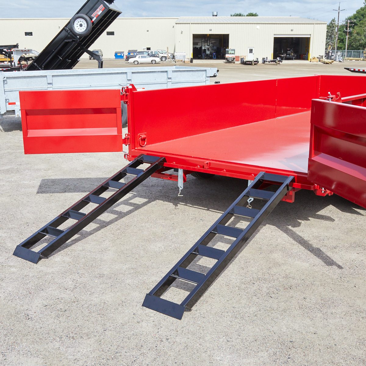 Ramps up into the trailer bed | Construction Pro Tips