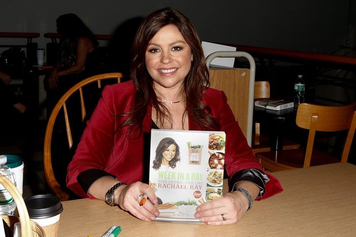 HUNTINGTON, NY-DEC 4: Chef Rachael Ray signs her new book