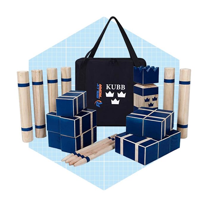 Wooden Kubb game pieces and a carrying bag are arranged on a light blue grid background, ready for play.