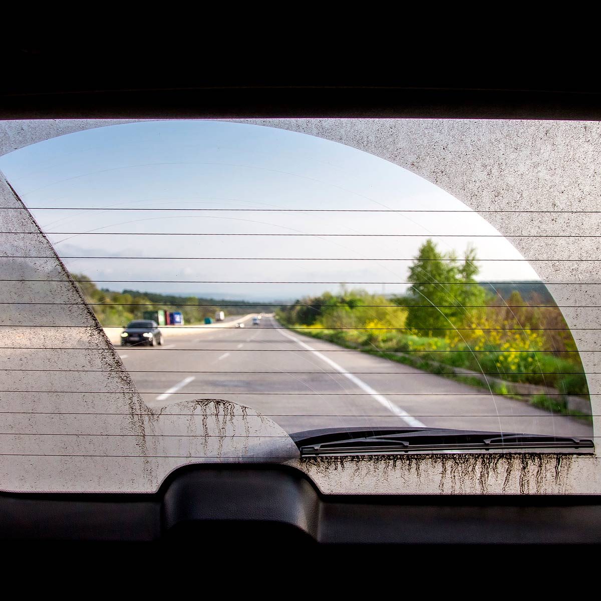 Why Don’t All Cars Have a Rear Windshield Wiper?