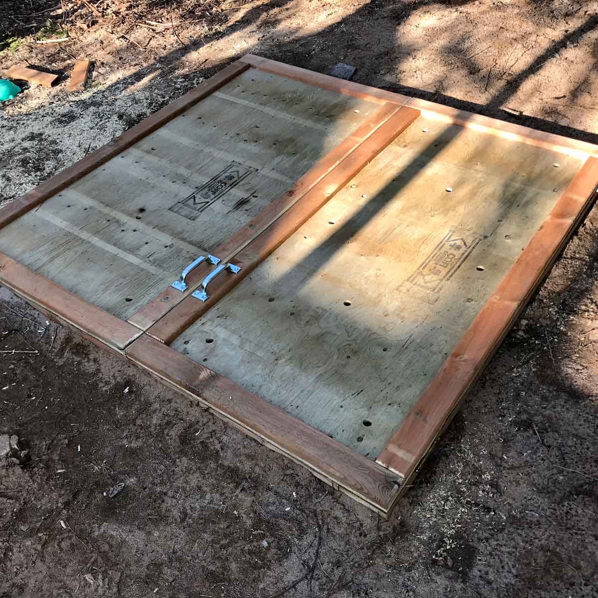 Doors with handles and vents