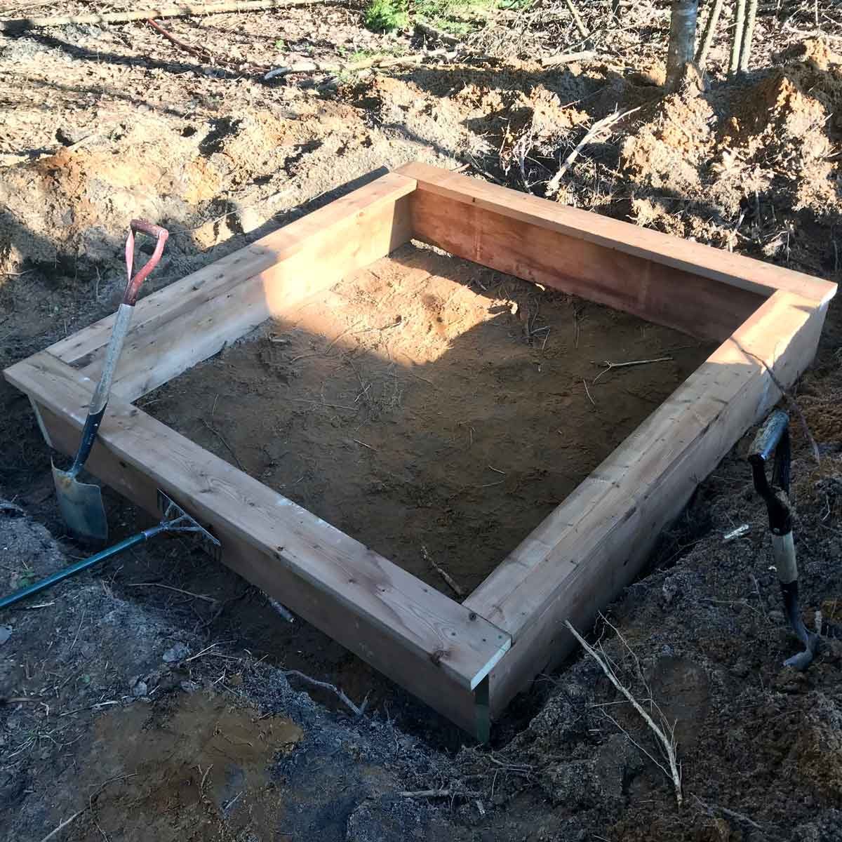 Box with seat boards