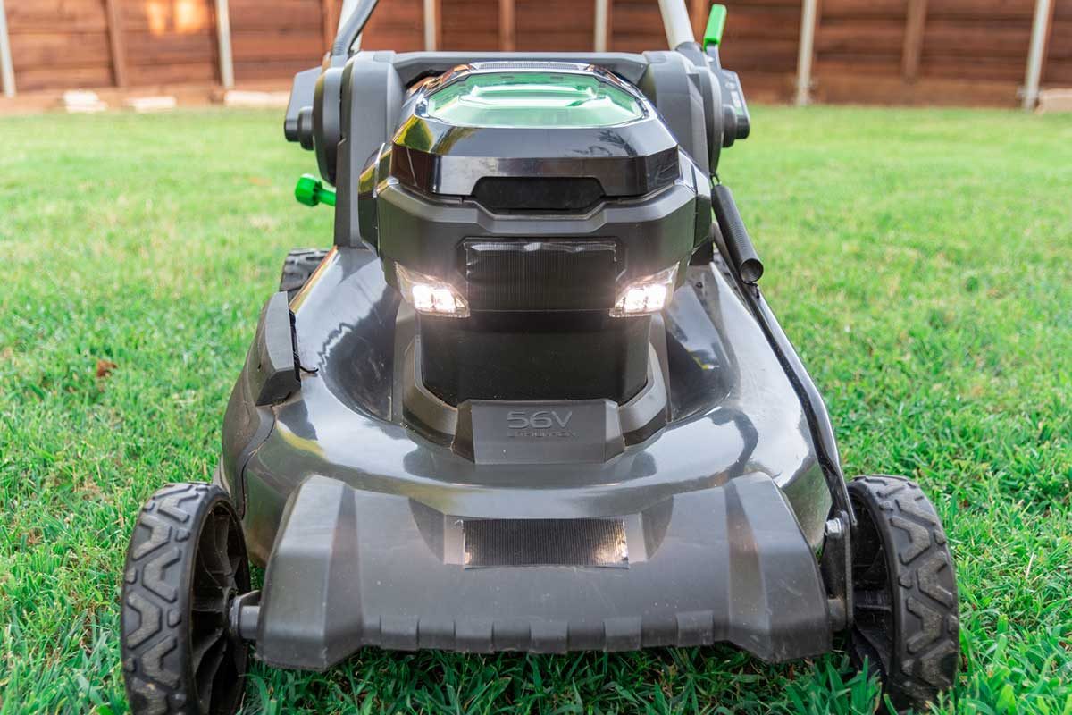 What to Consider When Buying a Self-Propelled Lawnmower