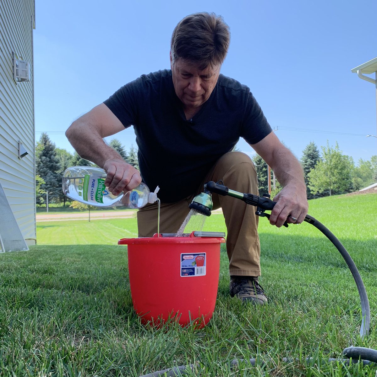 Cleaning Window Screens 3