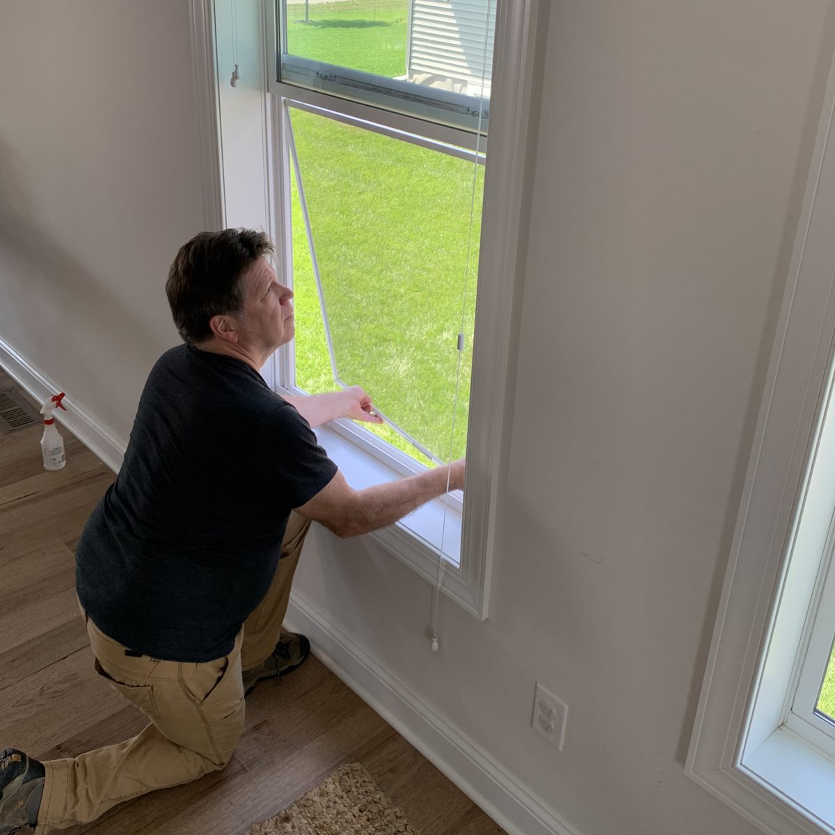 re-installing the window screen