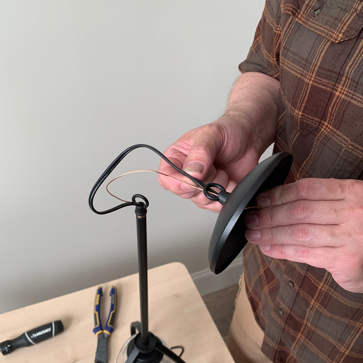 Attaching the pendant rod to the ceiling cap