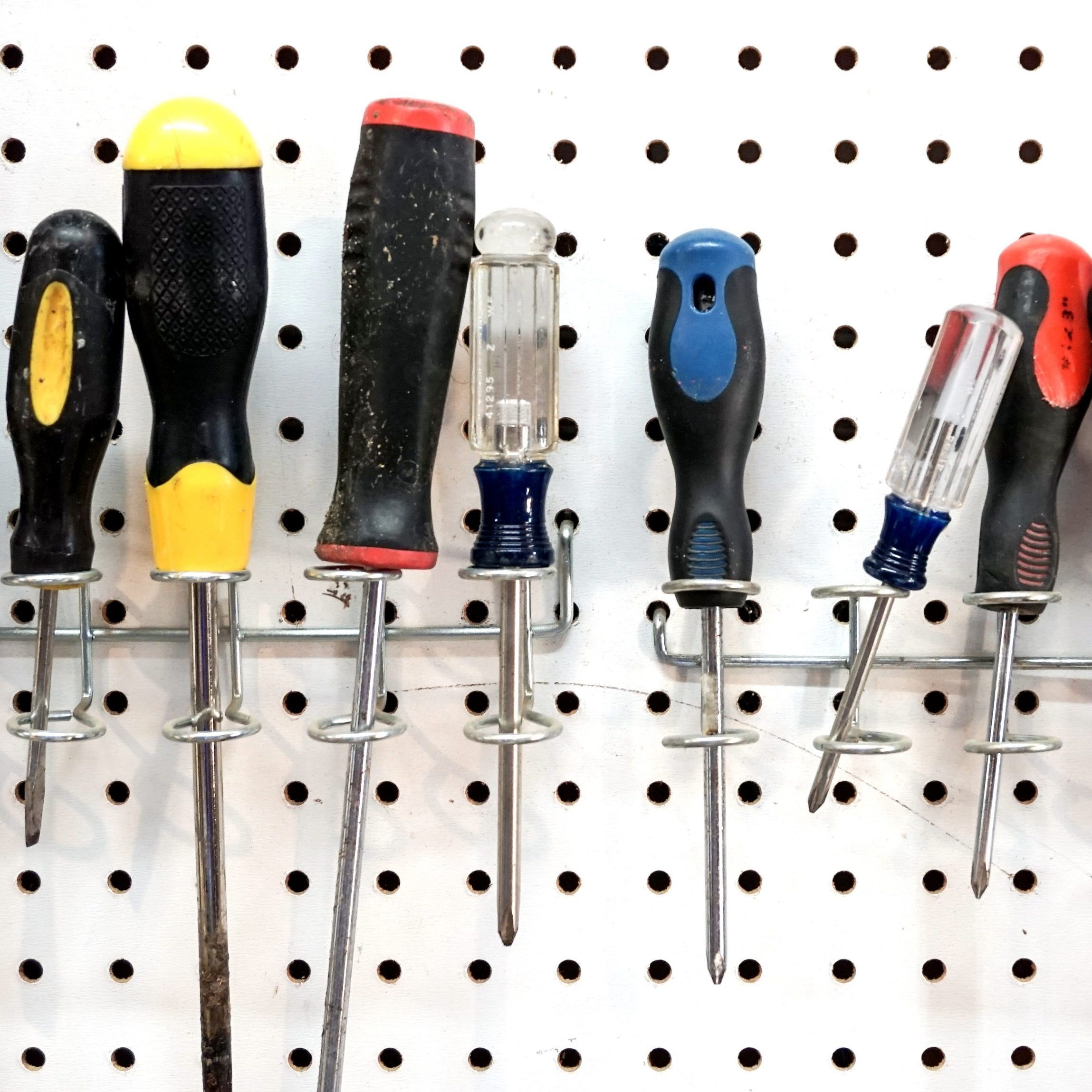 10 Screwdriver Types Via Gettyimages 968128938