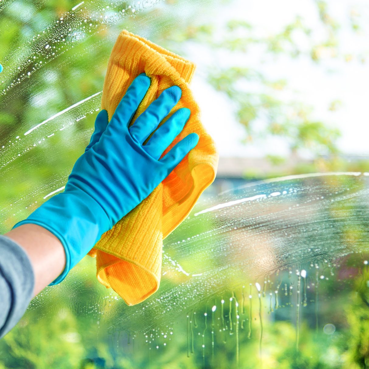 Cleaning window with dawn power wash and a rag