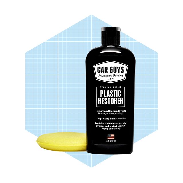 A bottle of black plastic restorer stands beside a yellow applicator sponge against a pastel blue geometric background, highlighting the product's cleaning capabilities.