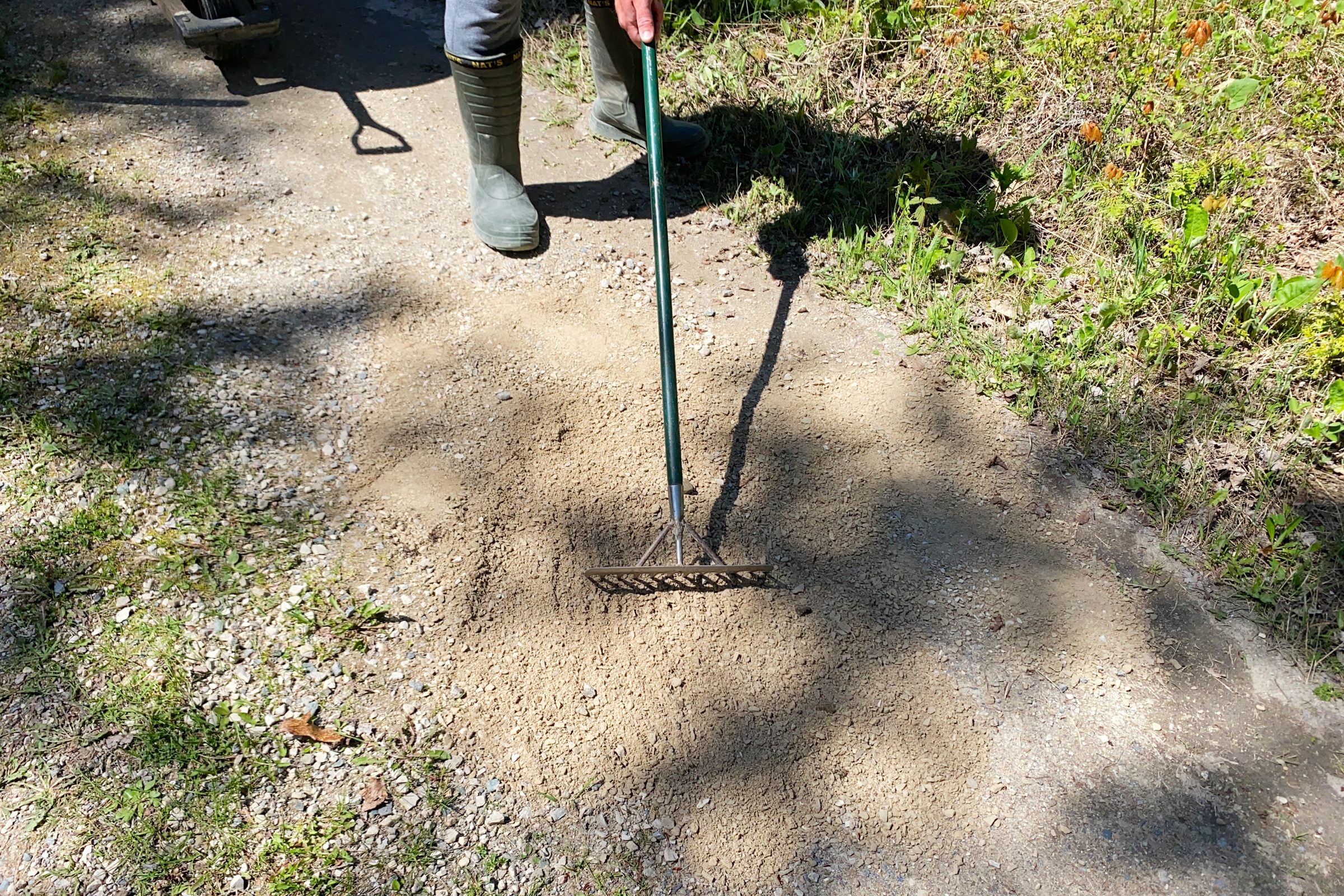 How To Repair A Pothole 4 Smooth And Level Robert Maxwell For Fhm Jvedit