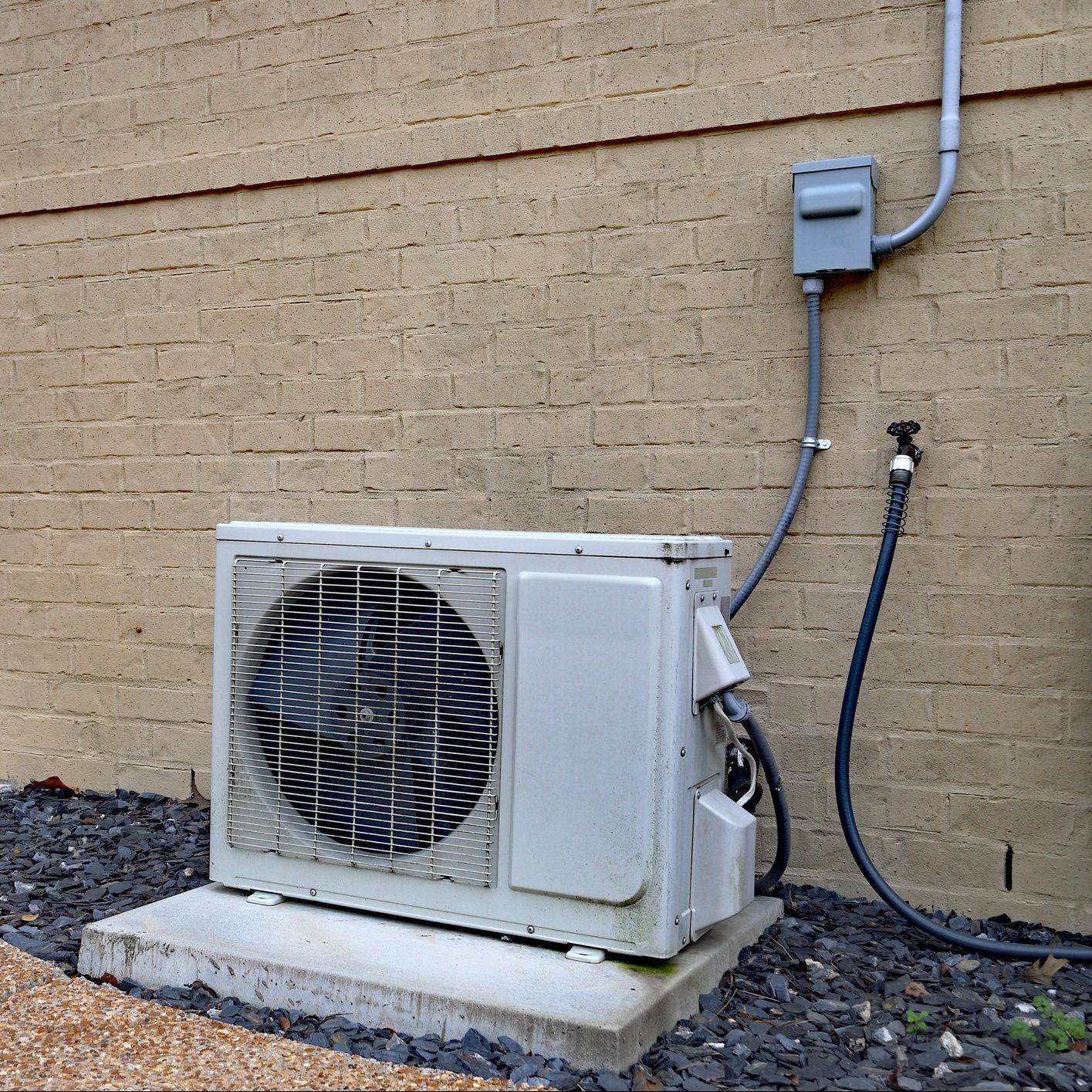 Beat the Heat With This Beginner’s Guide to Outdoor AC Unit Wiring at Home