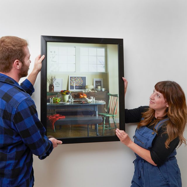 Lede Fhmd Hang A Picture 06 15 002