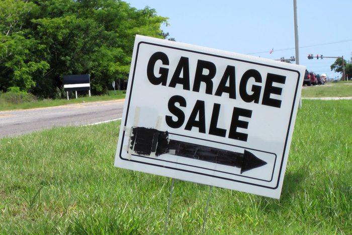 garage sale sign