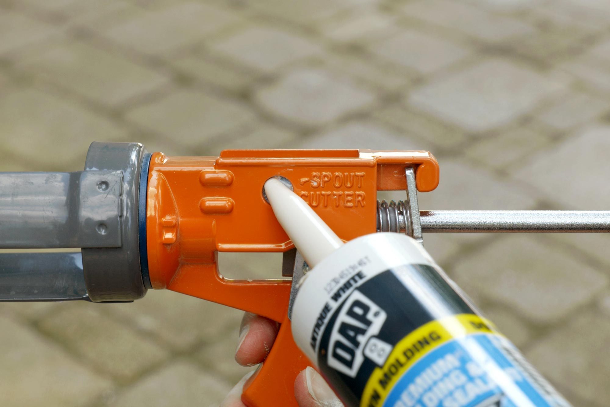 Loading caulk gun