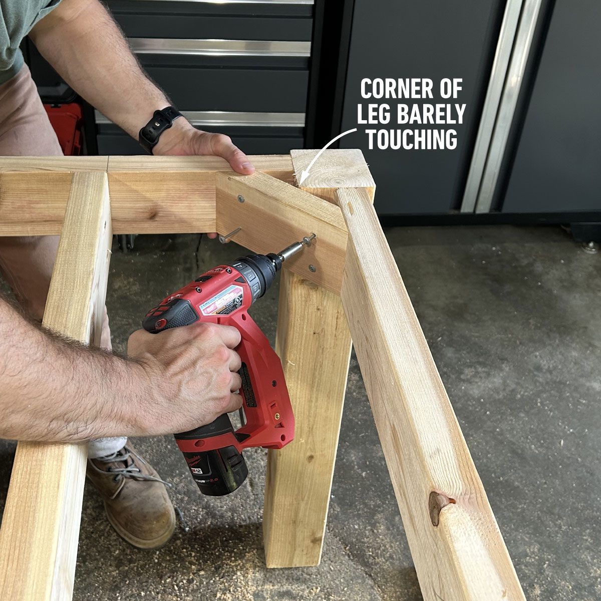 Fhmpp23 Mb 09 07 Patiotable 06 How To Build A Diy Patio Table Fasten Corner Braces