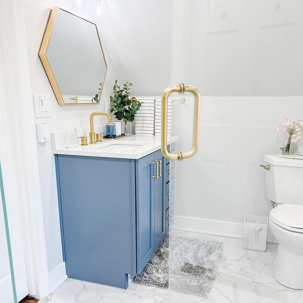 10 Blue Vanity Bathroom Ideas You