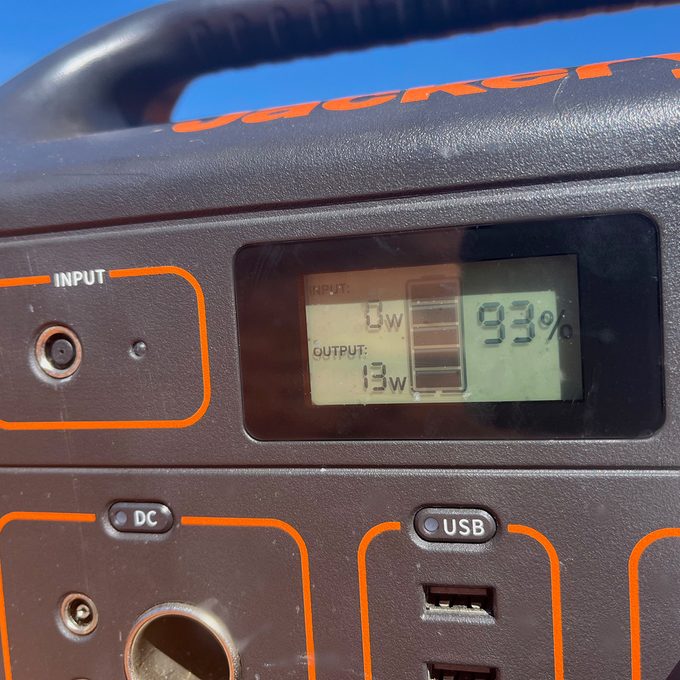 Fhma24 Jackery Generator 500 Amanda Capritto For Family Handyman 02 Ssedit