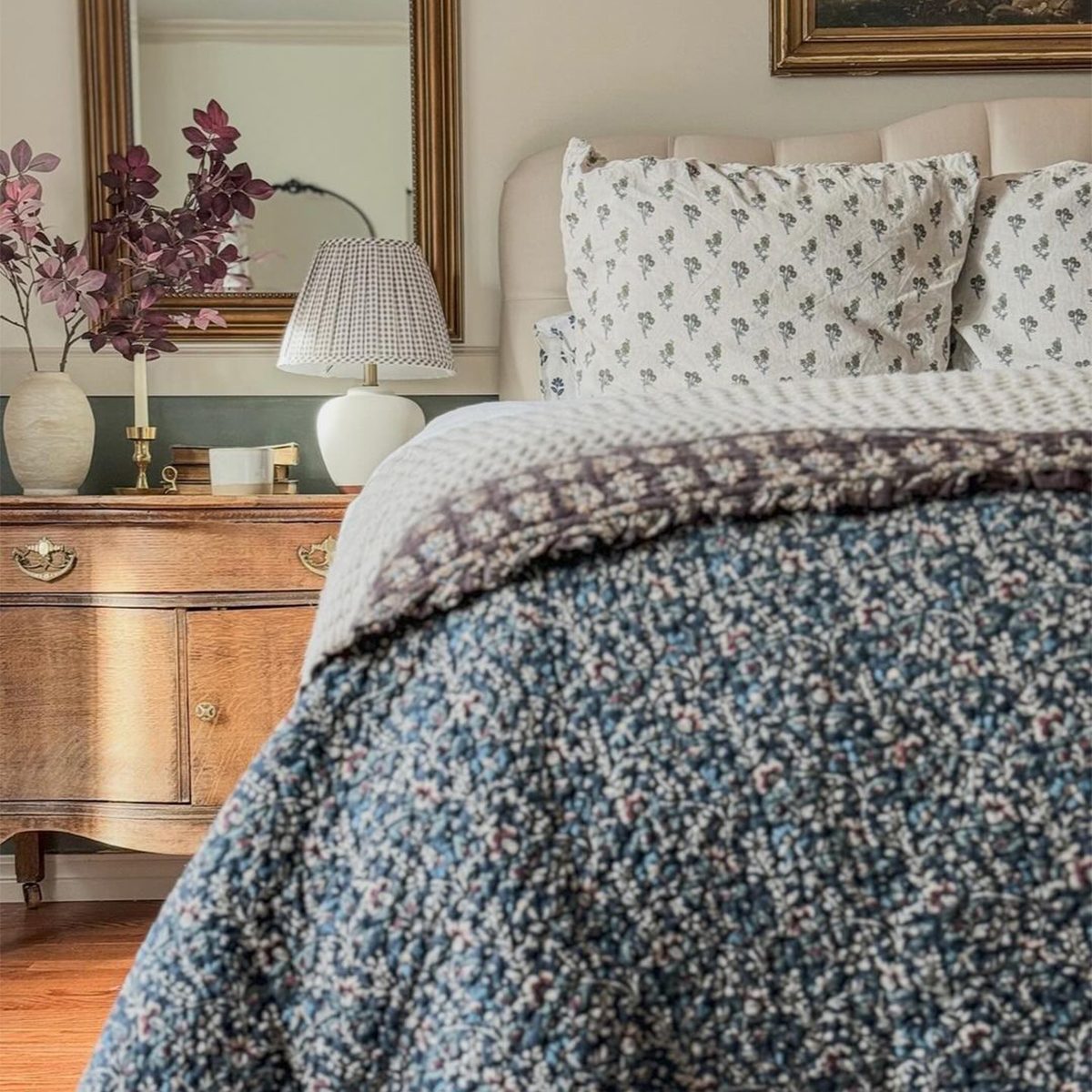 8 Cozy Cottagecore Bedroom Ideas Cozy Bedding Courtesy @ruefer.heartandhome A