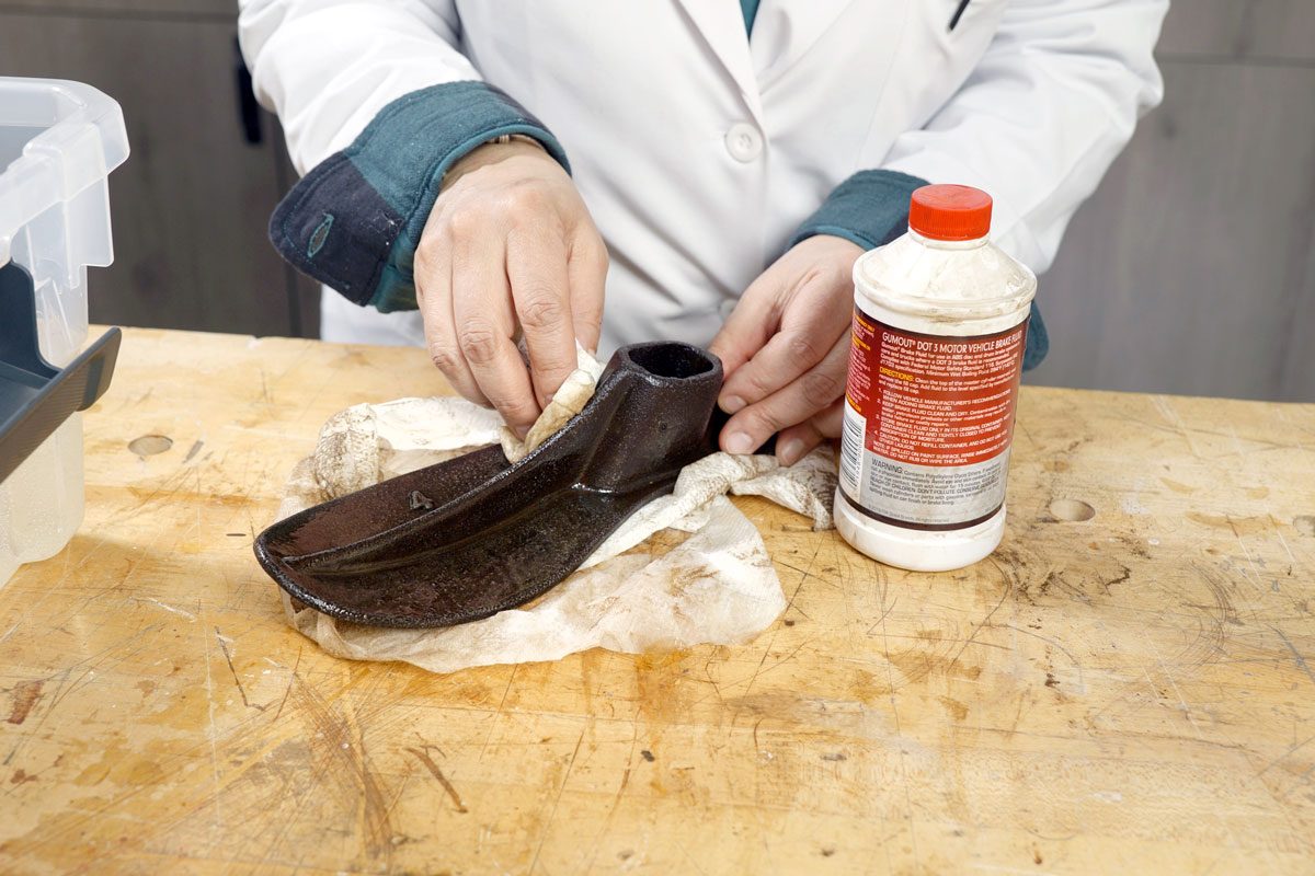 Seal item with an oil or a wax paste