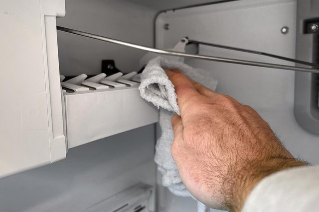 How To Clean An Ice Maker Fhmvs23 Pk 12 8 Cleanicemaker Step4