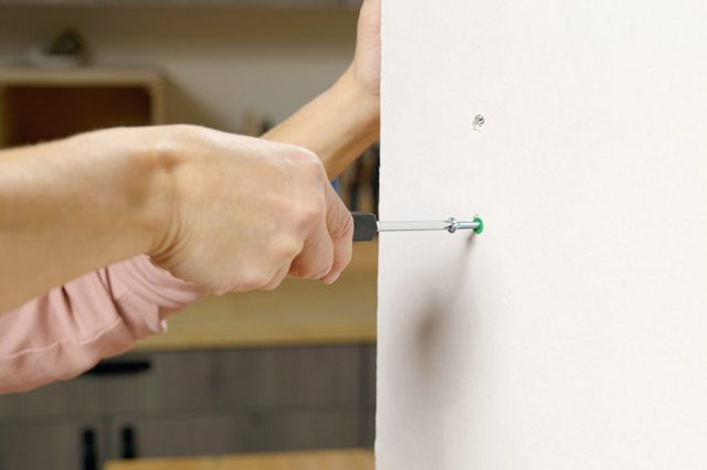 How To Use Drywall Anchors Fhmvs23 Pk 12 8 Drywallanchors Step1c