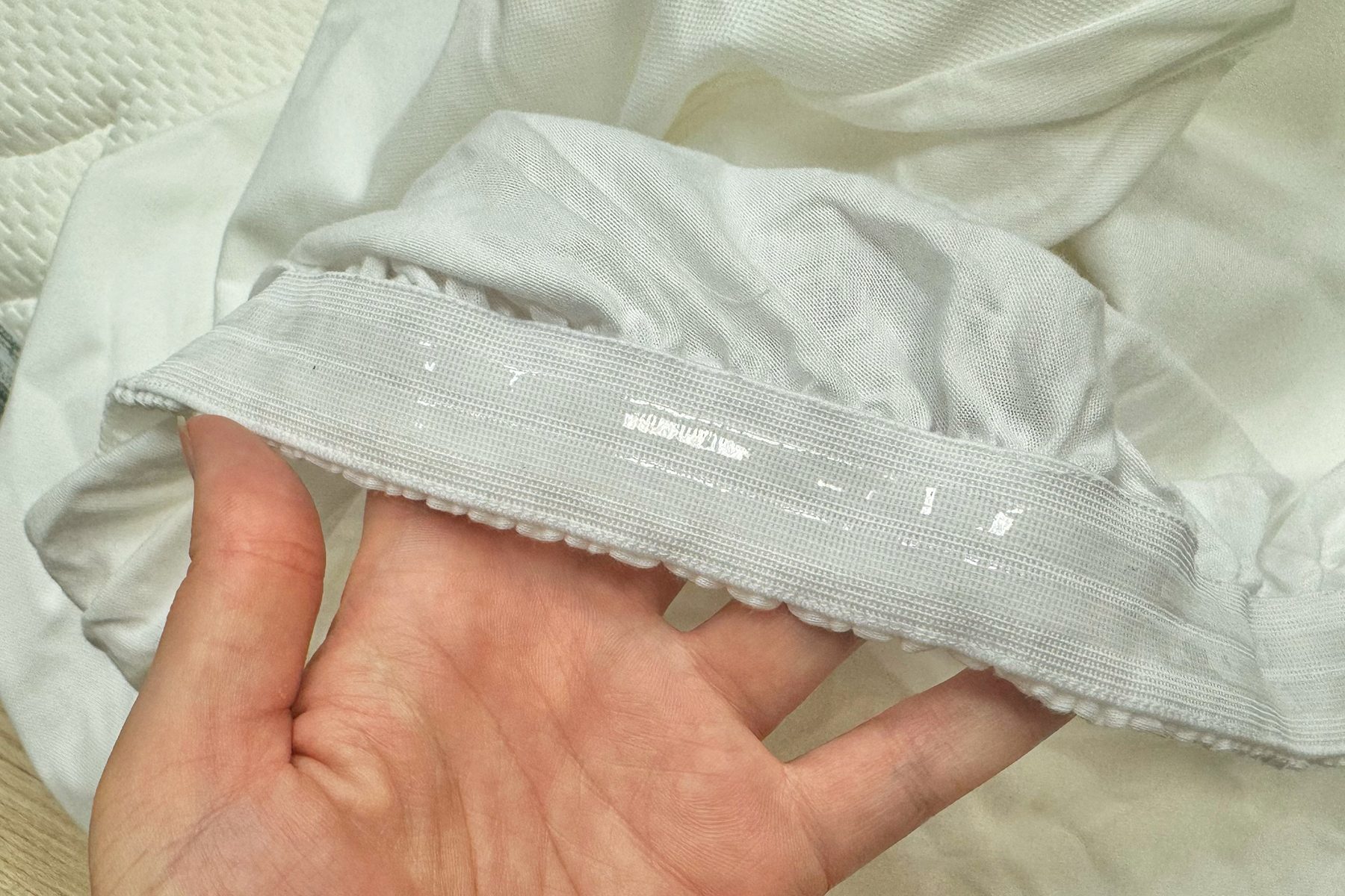 Fhma24 Saatva Waterproof Mattress Protector Annamarie Higley Ssedit 02