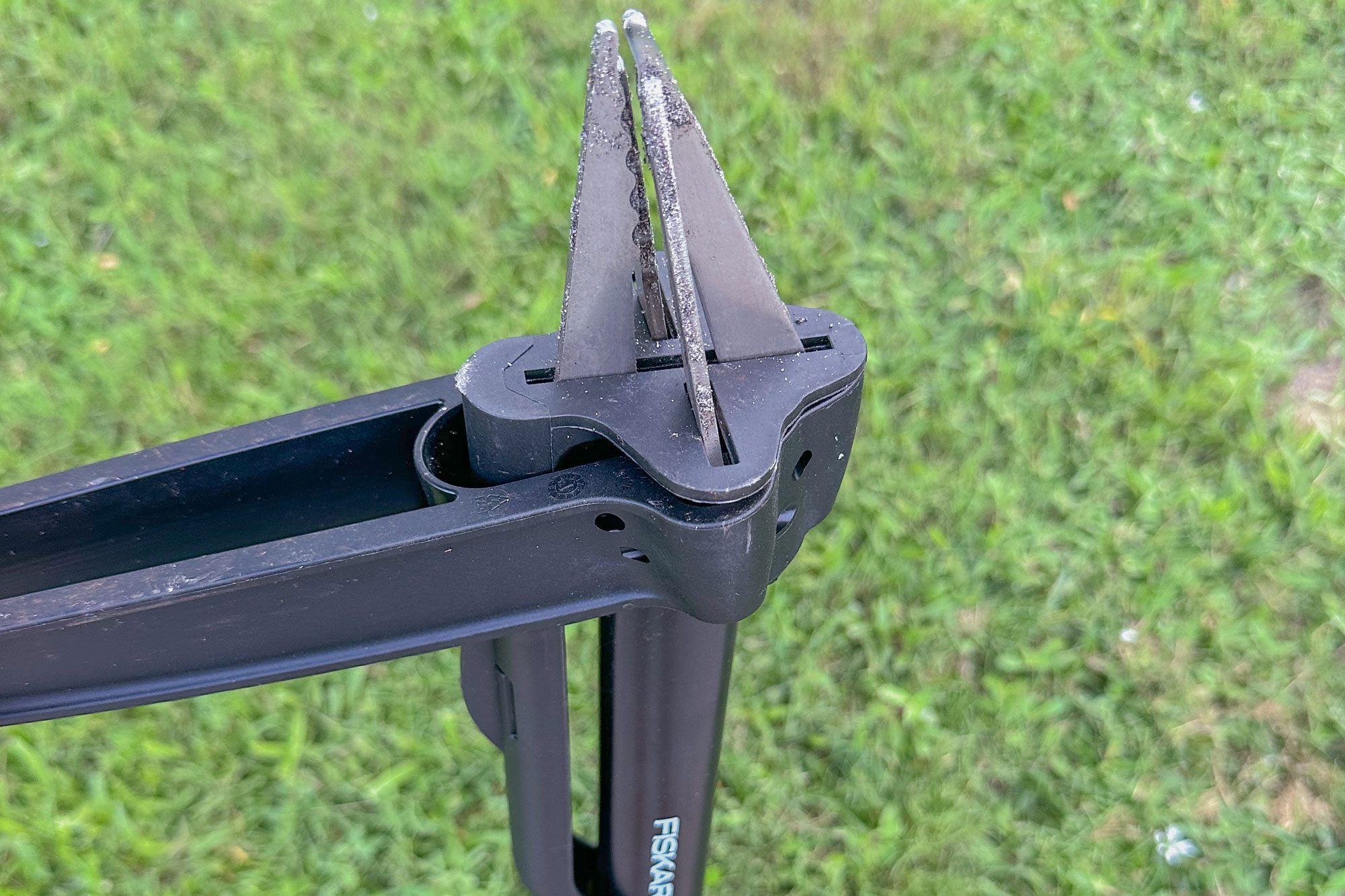 What Is the Fiskars Deluxe Stand Up Weeder