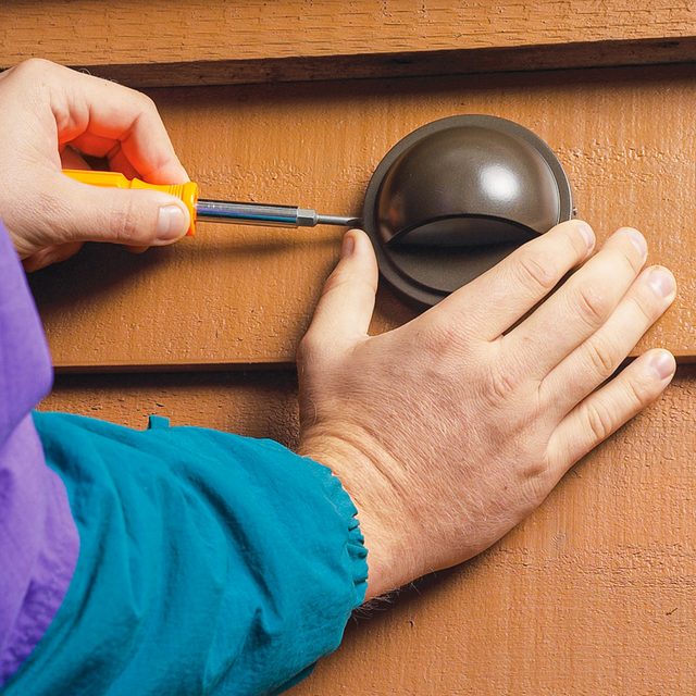 How To Install Low Voltage Deck Lighting Mount the cover