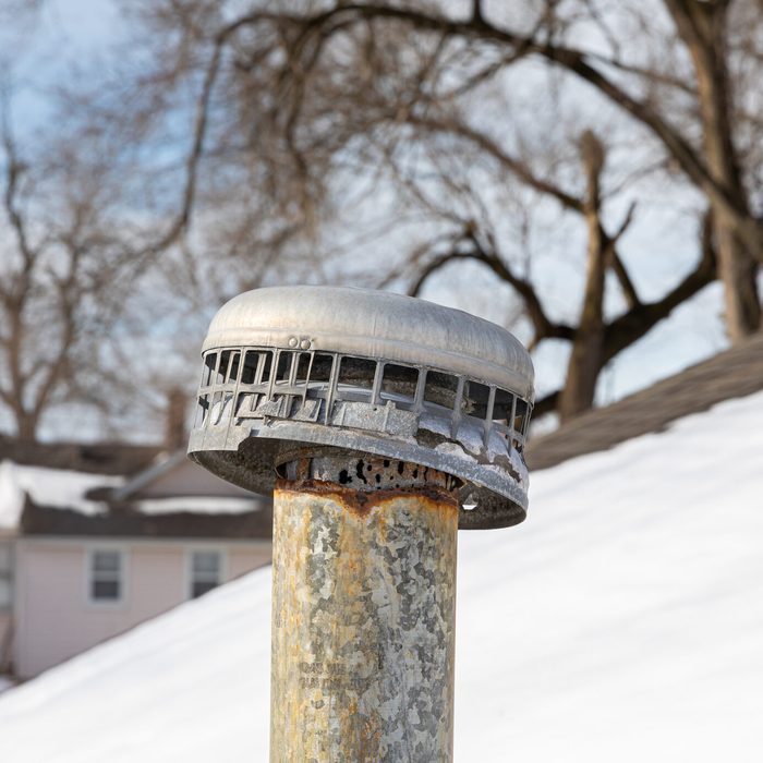 Furnace flue pipe vent cap