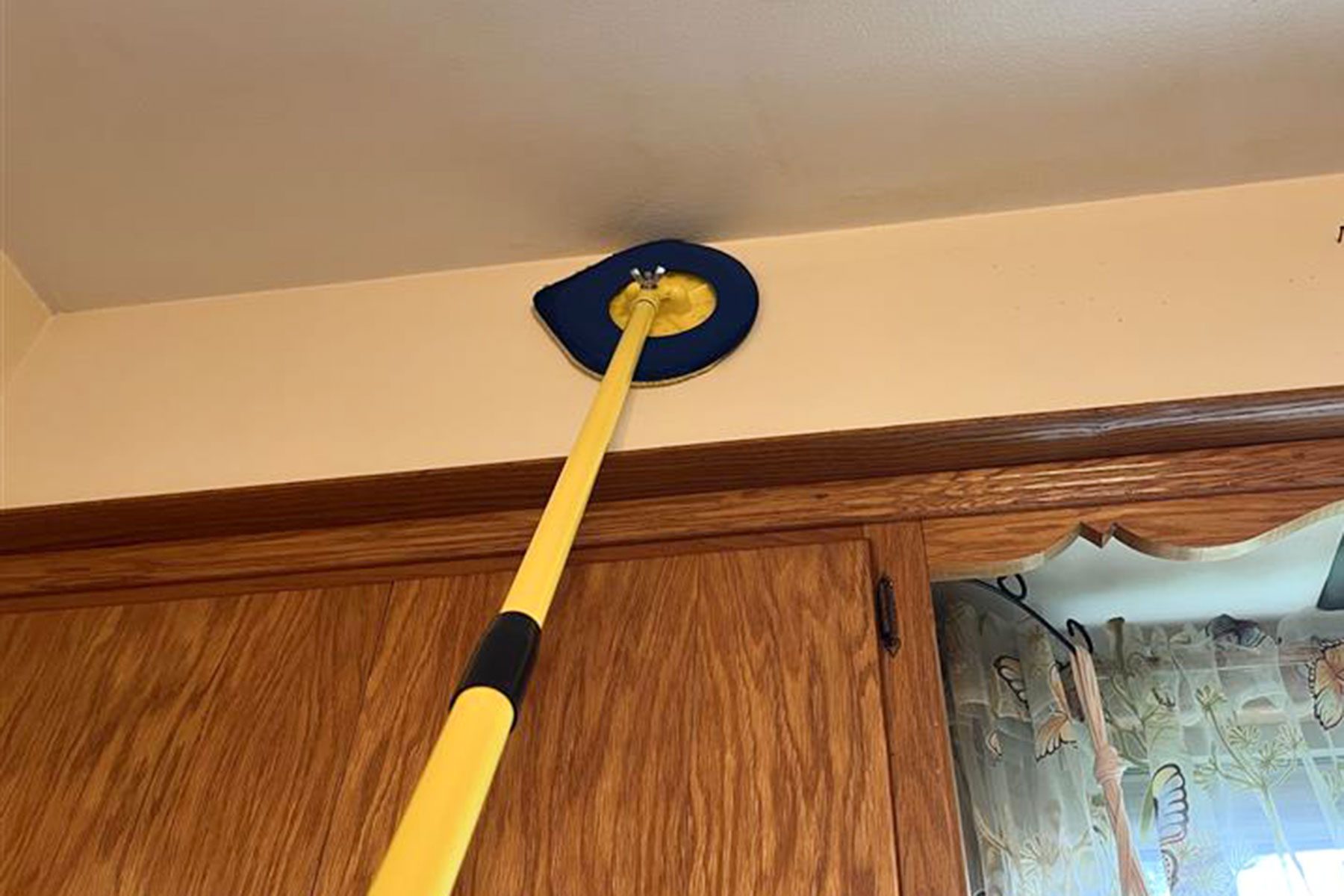 Chomp Wall Mop Review: Is This The Best Mop for Washing Walls in 2025? (TikTok-Approved)