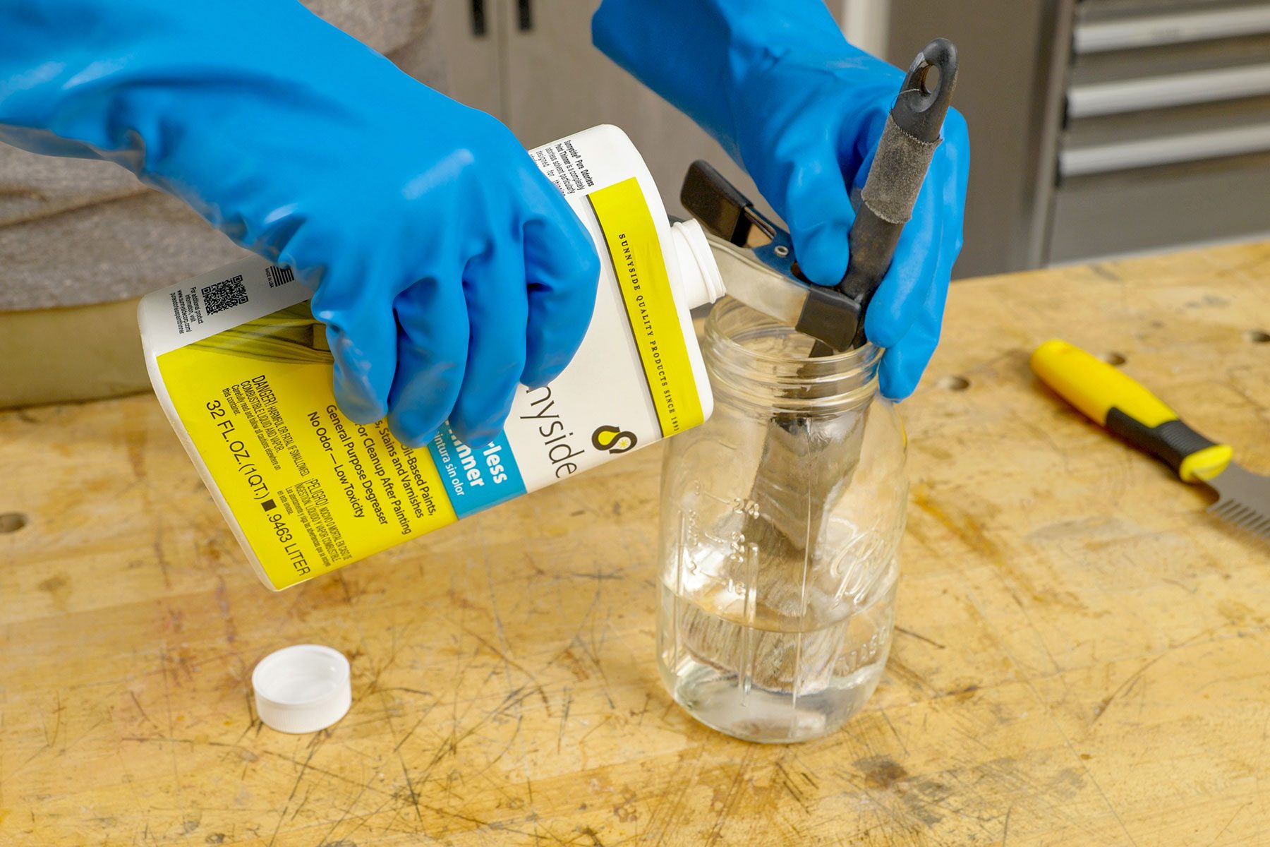 How To Clean Paint Brushes Fhmvs24 Pk 8 1 Cleaningpaintbrushesoilbased Step1