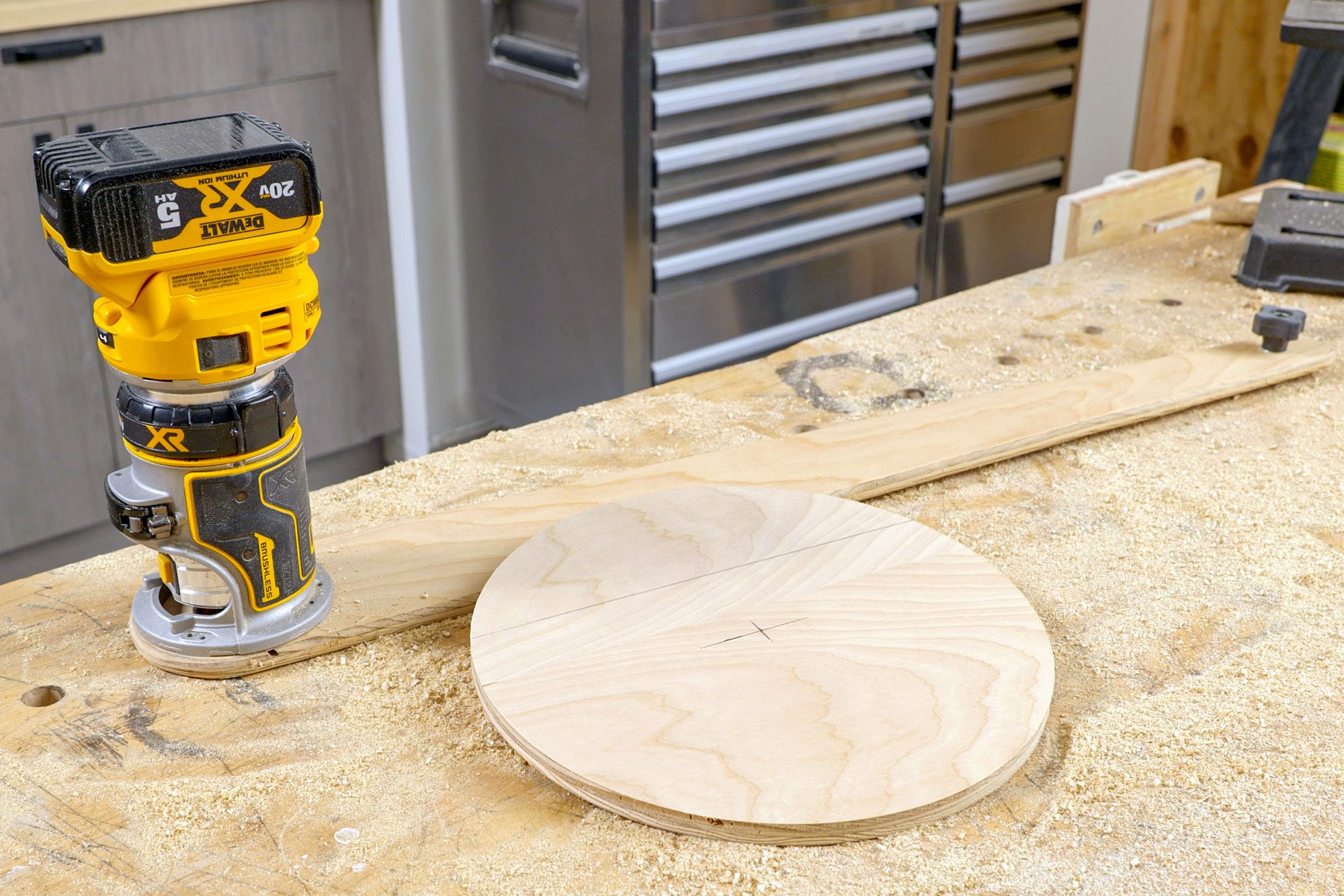 Cut Perfect Circles Every Time With This Easy DIY Router Circle Jig