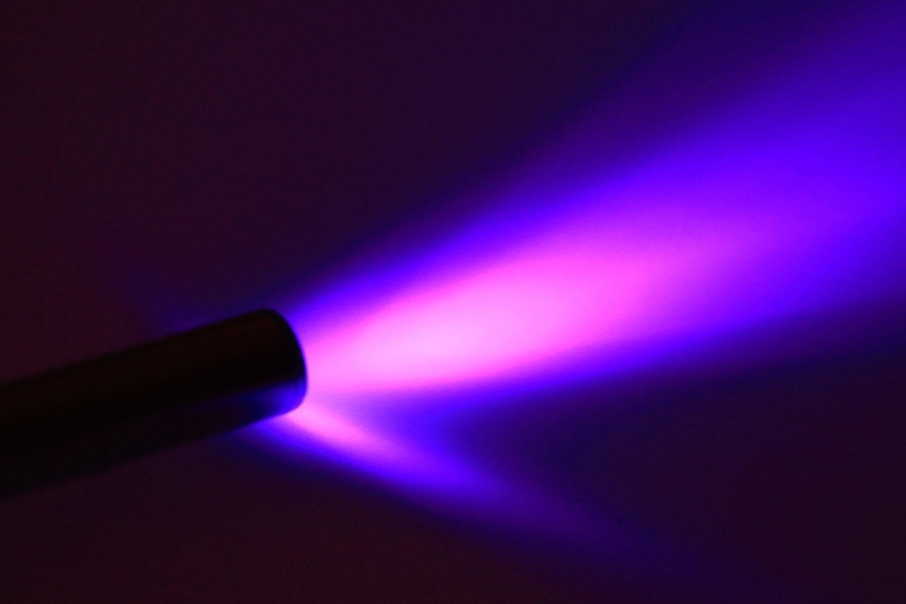 Does Uv Light Kill Mold Gettyimages 1184204033