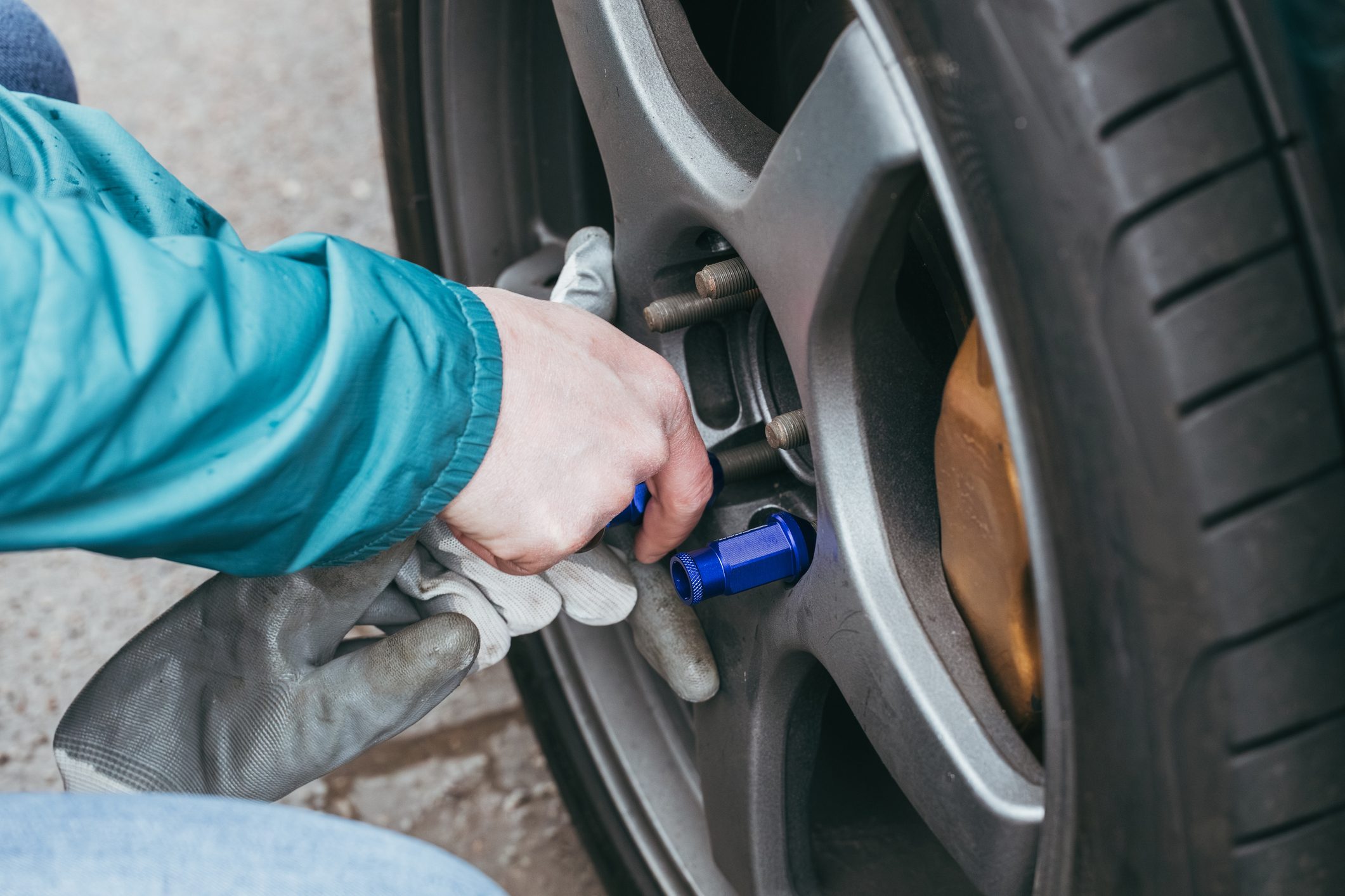 How to Remove a Locking Lug Nut Without the Key
